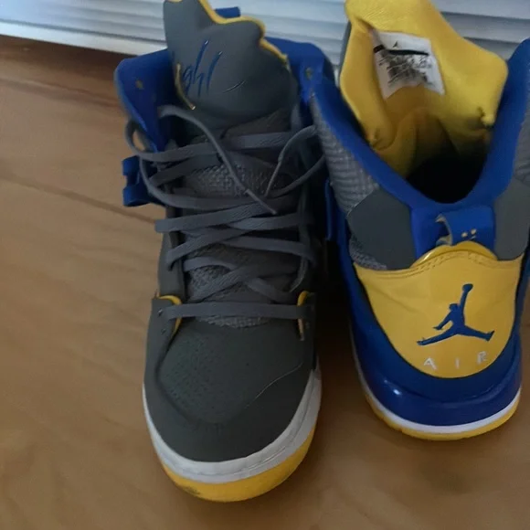 Jordan Flights made in Indonesia blue gray yellow size 6 youth brand new